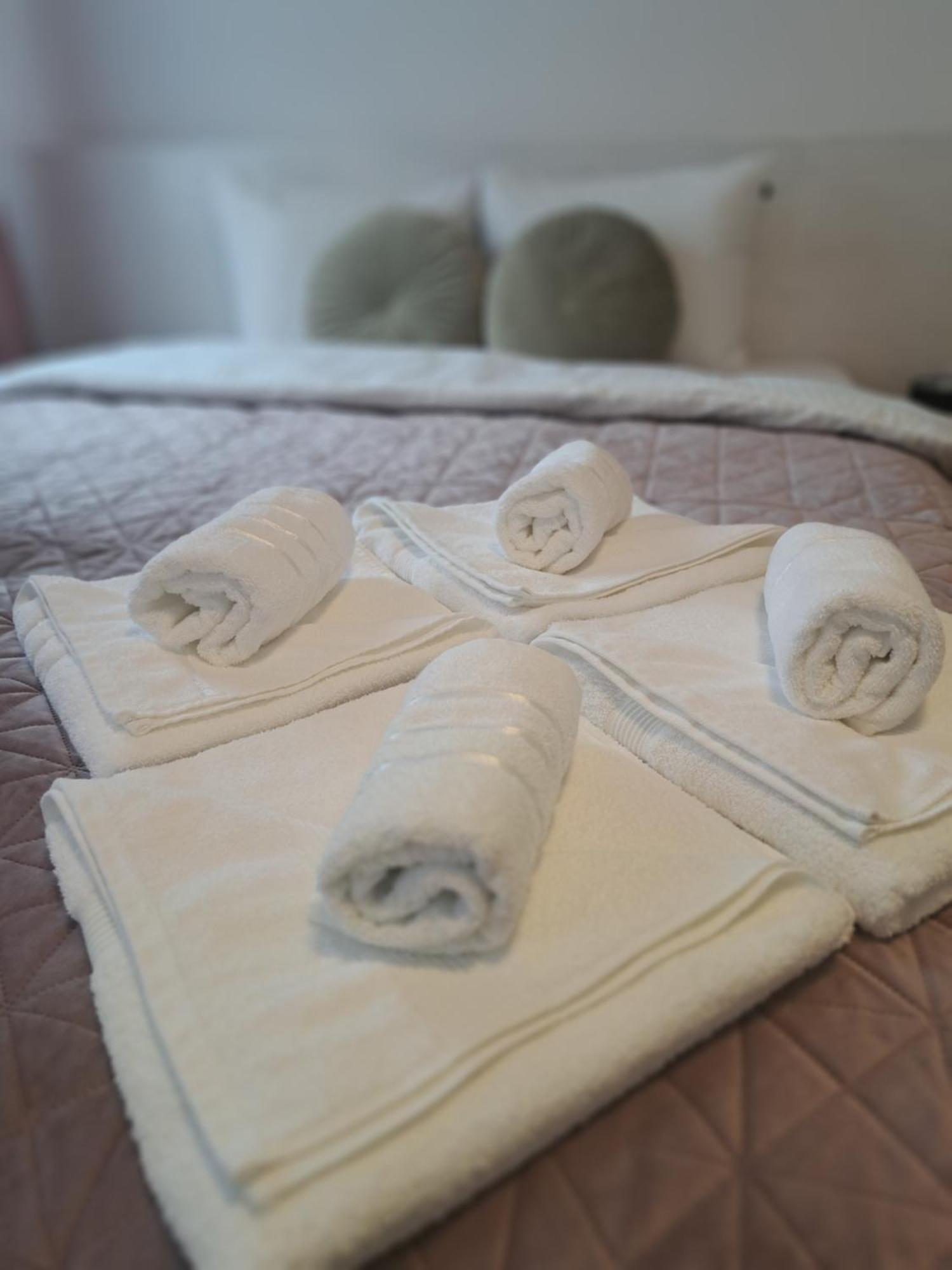 Apartment With Free Parking In The Center - Deliamo 3 *