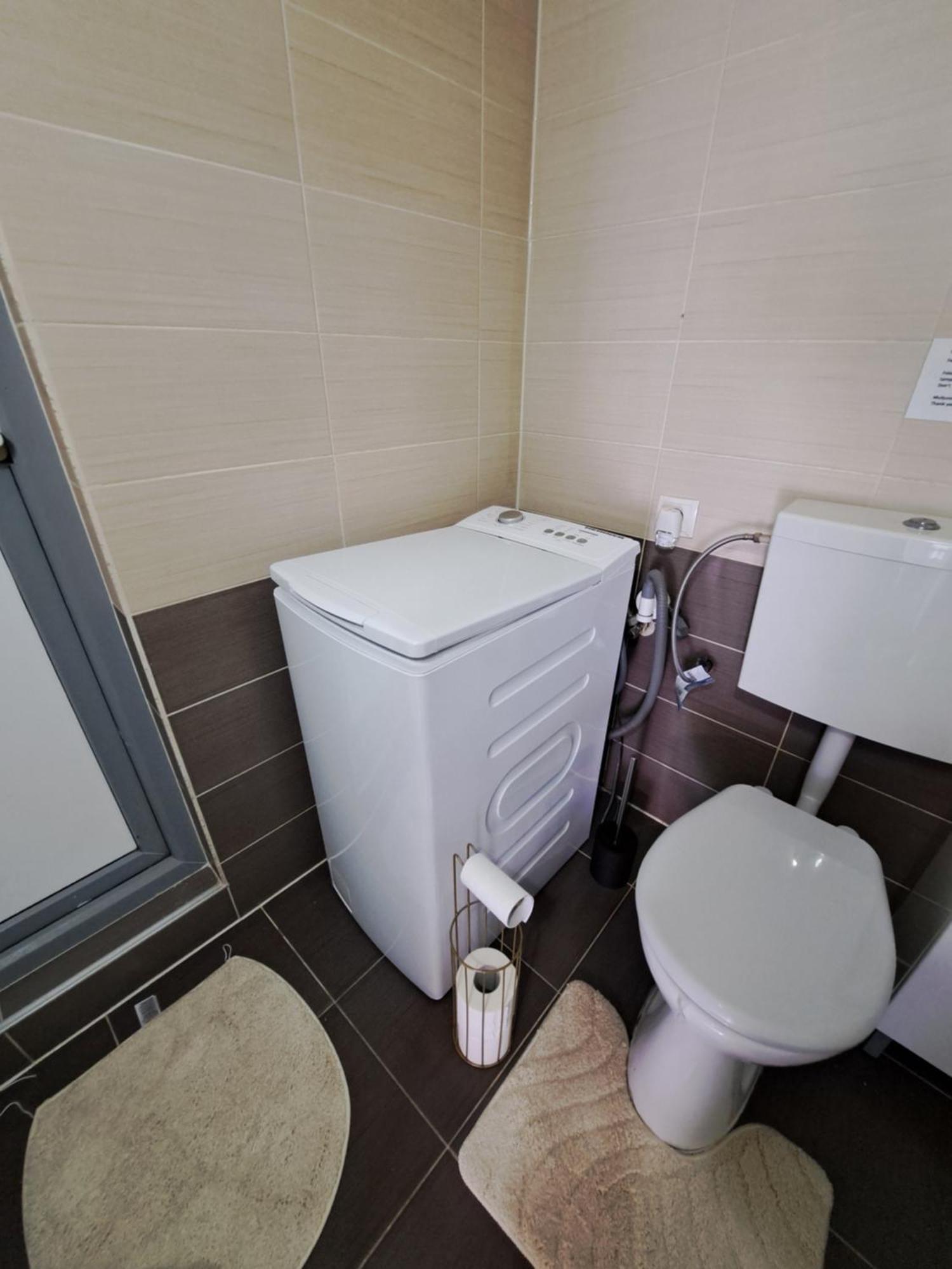 Apartment With Free Parking In The Center - Deliamo 3 *
